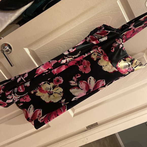 Black Floral One Shoulder Cocktail Dress. Worn twice, has been dry cleaned. - Picture 2 of 6